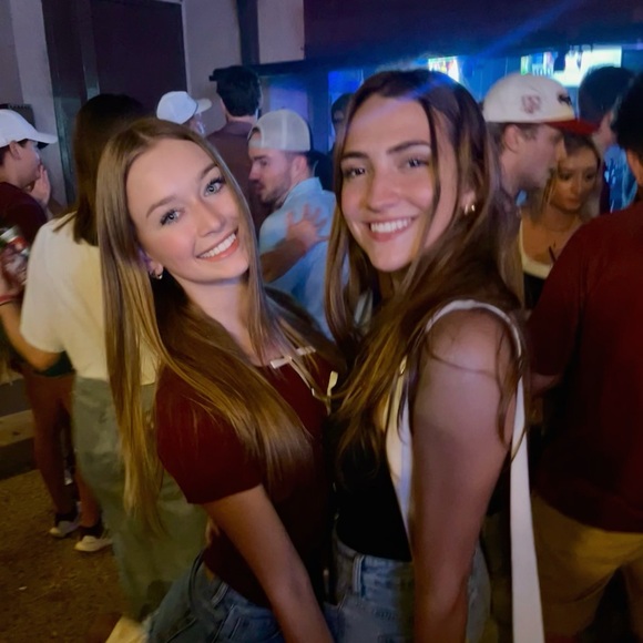 Meet your Posher, Emma - Picture 1 of 5